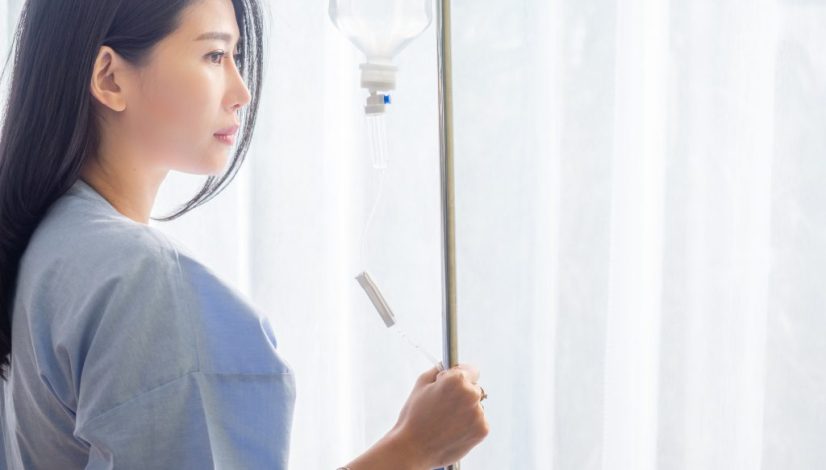 seorang wanita sedang melakukan infusion energy booster di lavalen medica